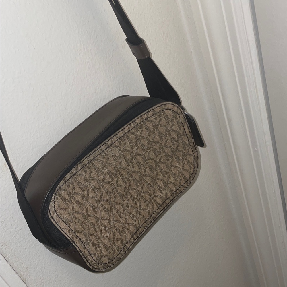Michael Kors Tan and brown purse and Gucci key holder - Picture 6 of 14